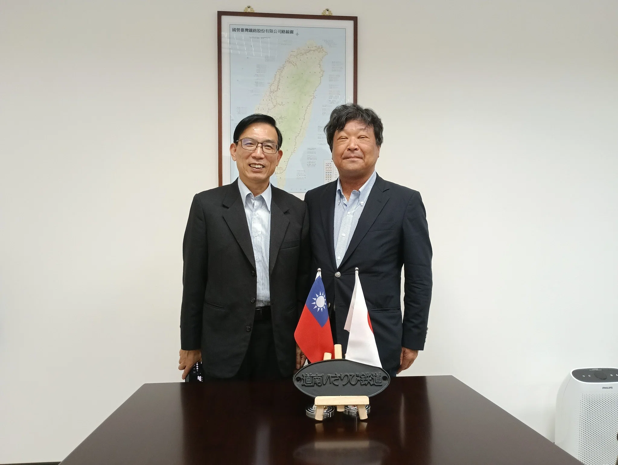 台湾鉄路公司の黄振照副総経理と会見しました